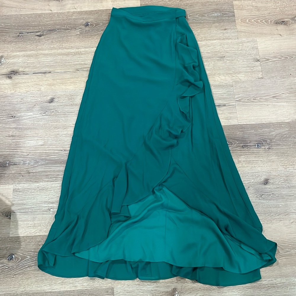 NWT Lulus adjustable waist high-low skirt